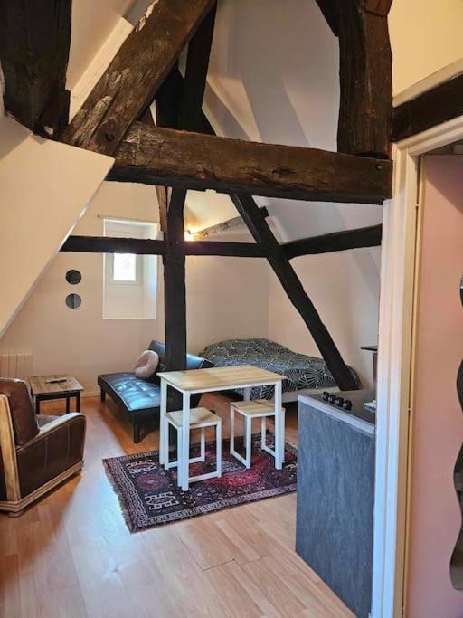 Le Petit Medieval Montluçon Exterior foto